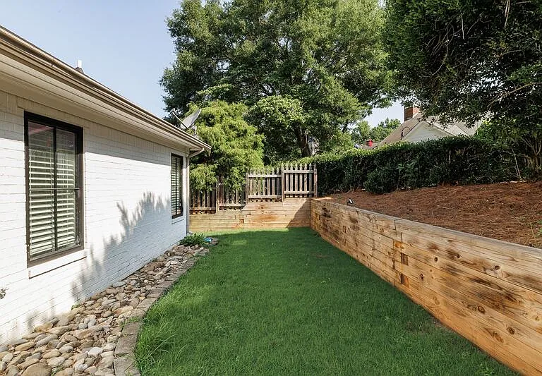 112 Lucy Ln — Photo 29