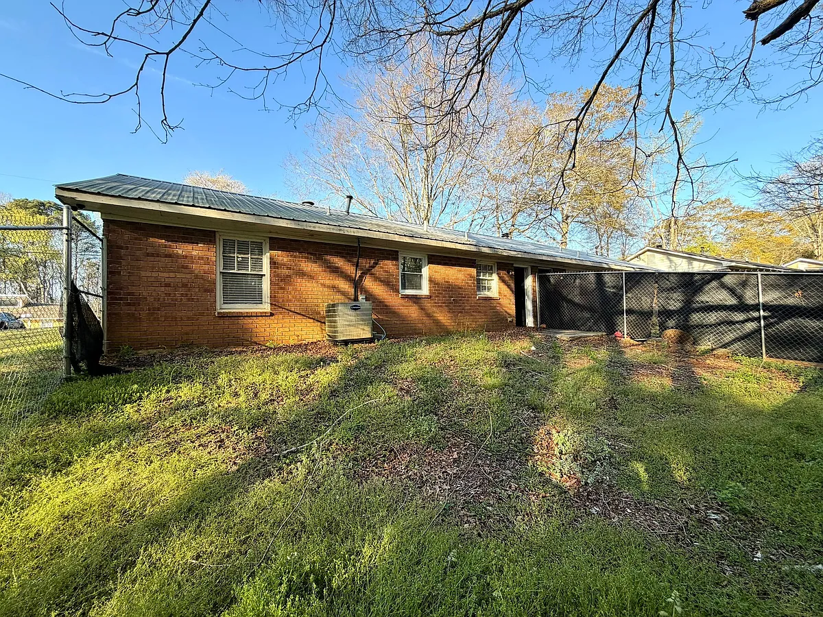 Building Photo - 120 Sayemore Dr #120