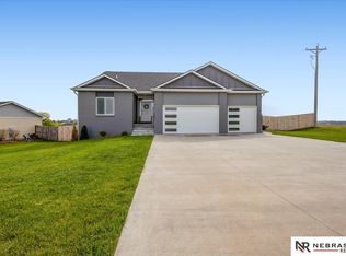 708 Sunset Blvd, Palmyra, NE 68418