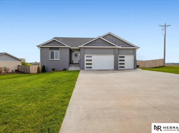 708 Sunset Blvd, Palmyra, NE 68418