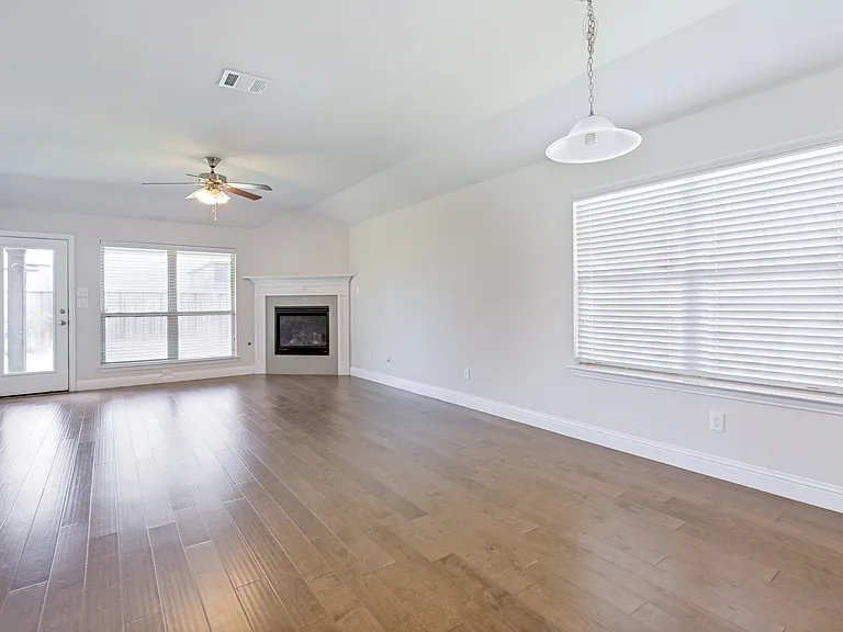 4541 Conrad Ave — Photo 10