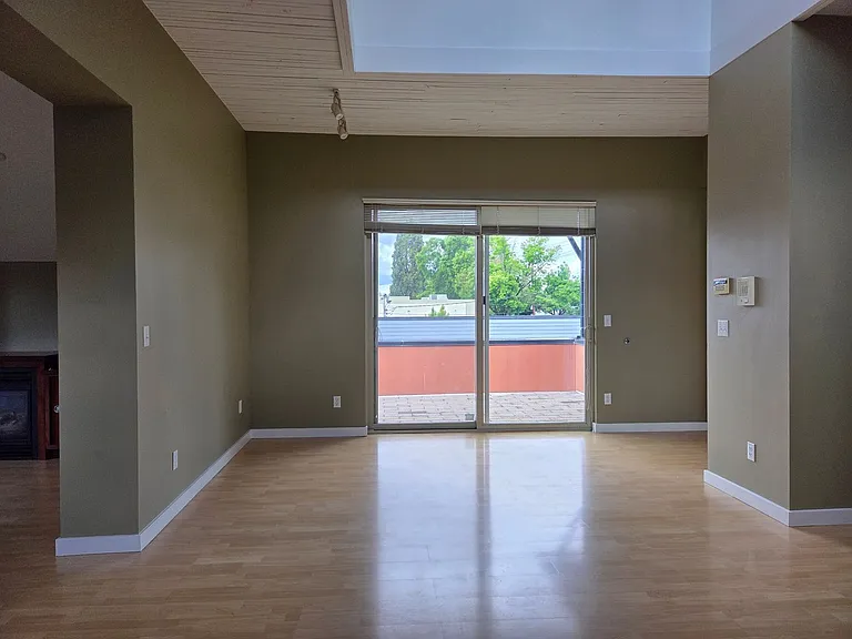 750 Monroe St — Photo 3