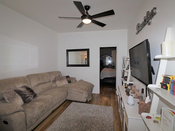 2nd image of 213 Sackett St #3R