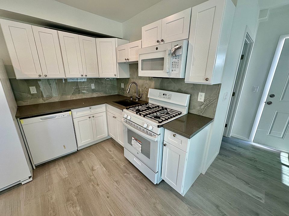 1st image of 10403 Baird Ave