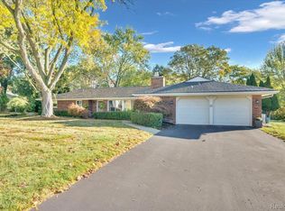 1597 Northumberland Dr, Rochester Hills, MI 48309