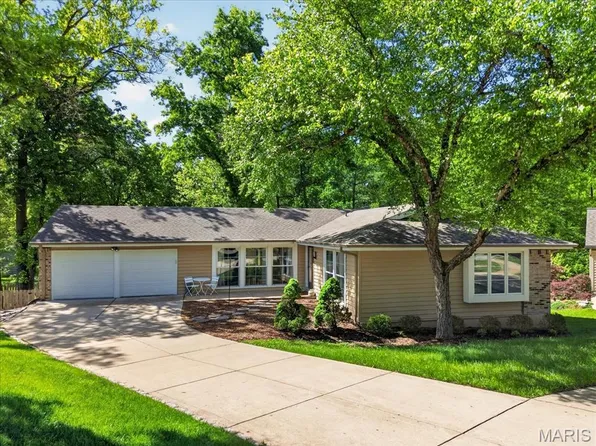 6 Duddin Ct, Ballwin, MO 63021
