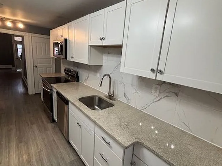 228 N Evans St — Photo 4