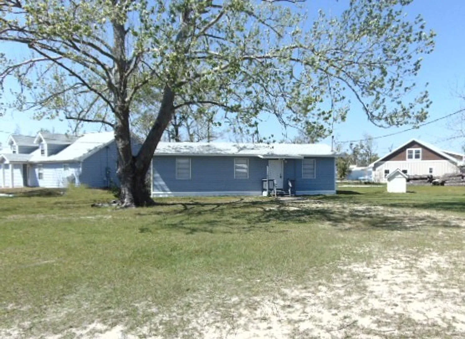 3 bedroom 2 bath home on large corner lot! — Photo 1