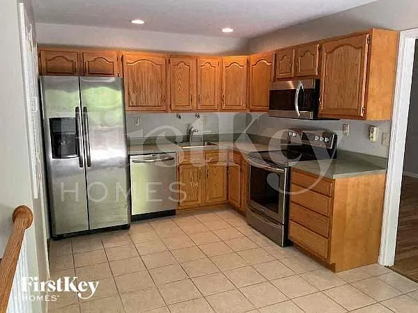1351 Virginia Dr — Photo 5
