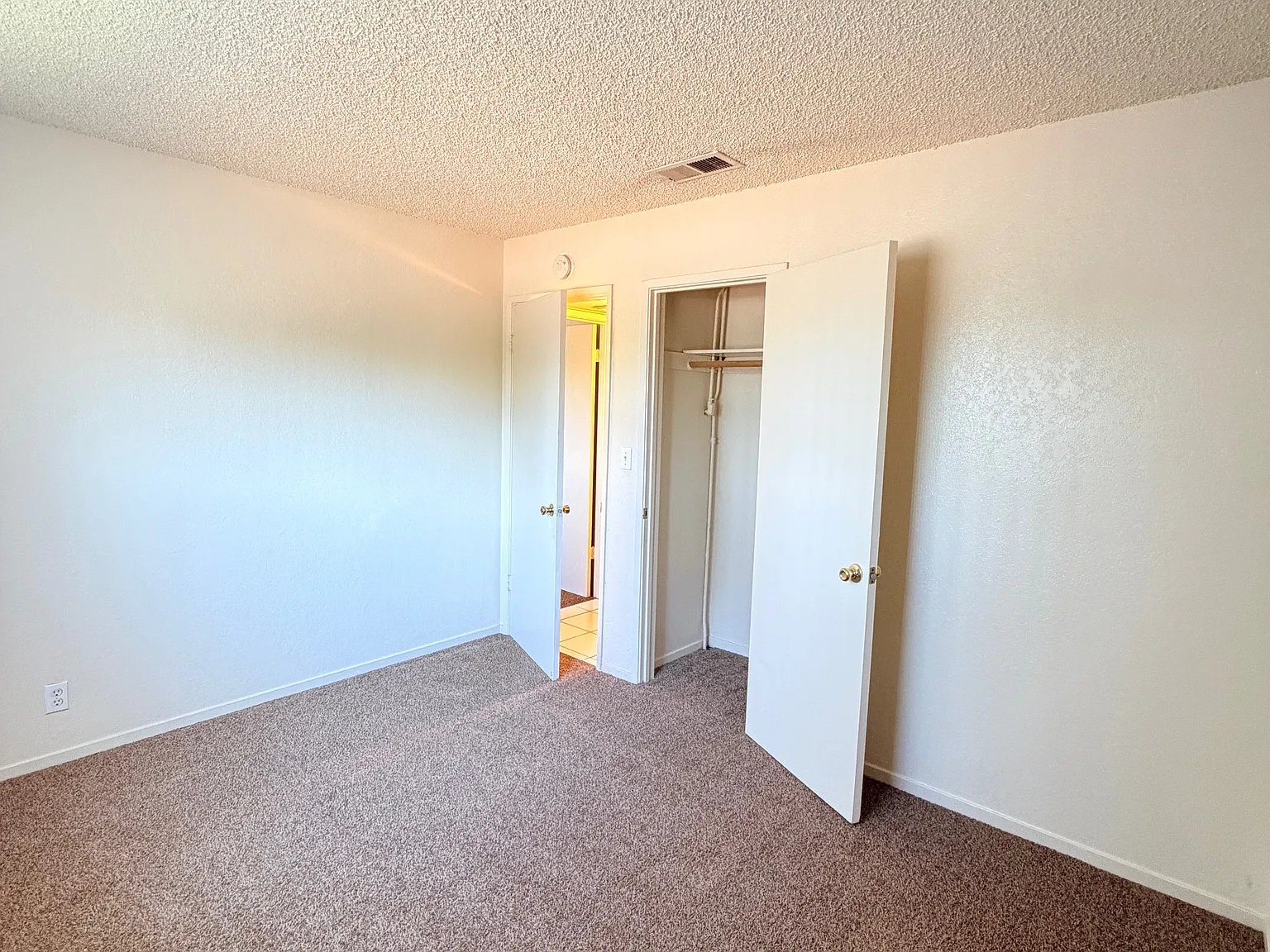 Royal Arms Apartments (Saginaw Way) - 1439-D — Photo 4