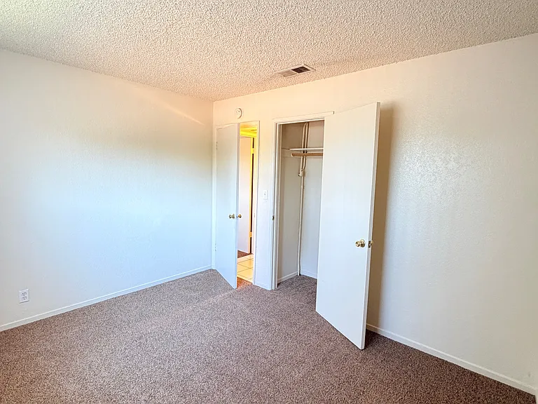 1439 E Saginaw Way #D — Photo 4