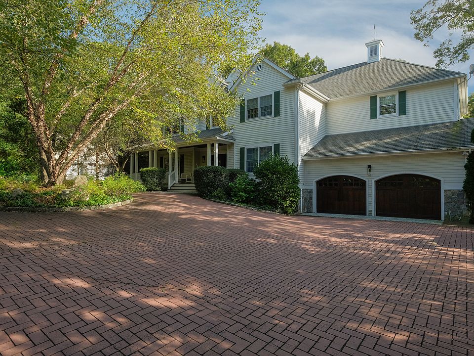 1st image of 62 Hillair Cir