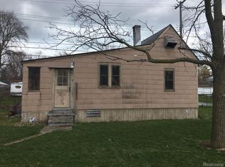 27714 Edward St, Roseville, MI 48066