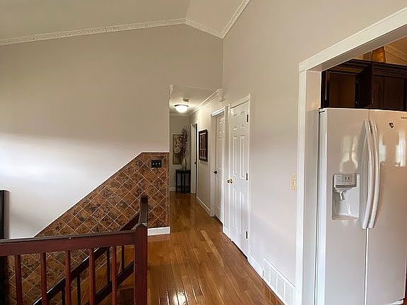 4th image of 4067 Milton Ave