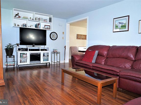 4th image of 129 Kendall St