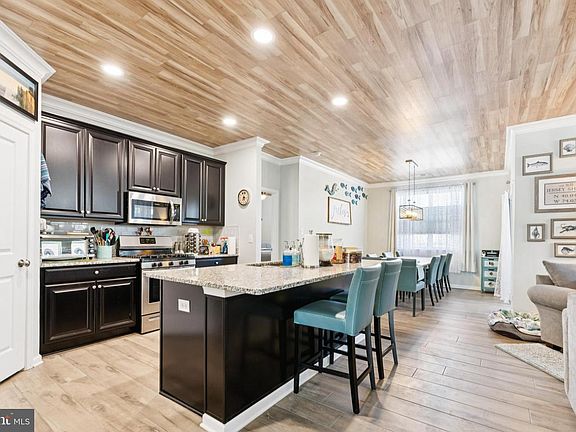 5th image of 18 Raccoon Ln