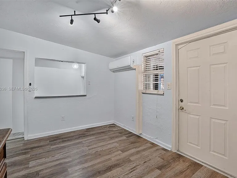 3375 SW 29th Ter #B — Photo 6