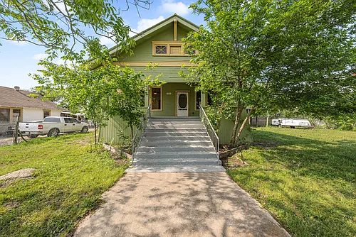 433 E Davilla St Photo 1