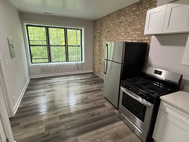 2202 S Marshall Blvd #2N — Photo 1