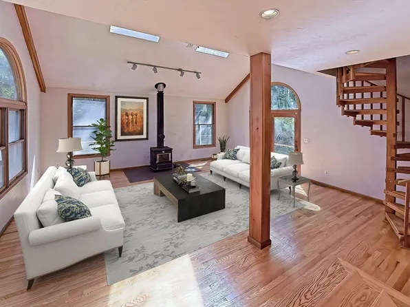 280 Lakewood Dr, Stoughton, MA 02072