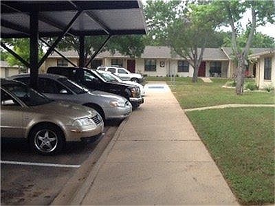 4th image of 1001 Pecan Valley Dr