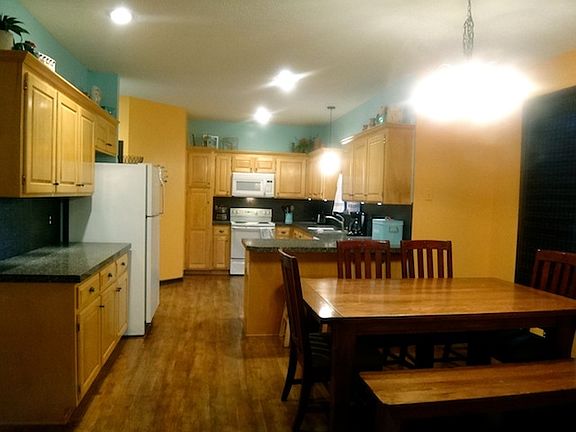 3rd image of 4742 Noble St