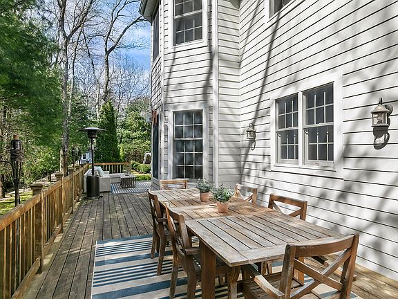4th image of 8 Cowhill Ln