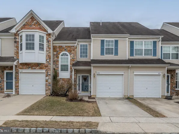 325 Chancellor Dr, Woodbury, NJ 08096