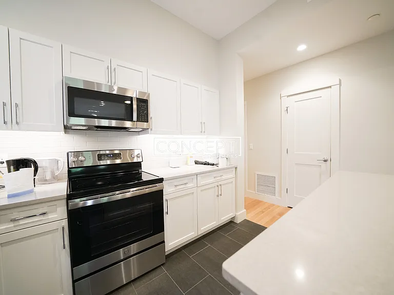 56-58 John F Kennedy St #4 — Photo 7
