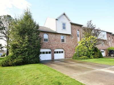 1424 Yorktowne Dr, Lawrence, PA, 15055