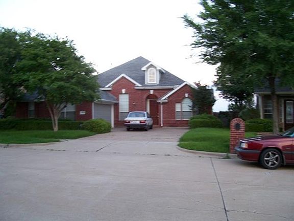 3rd image of 9018 Bottlebrush Ln