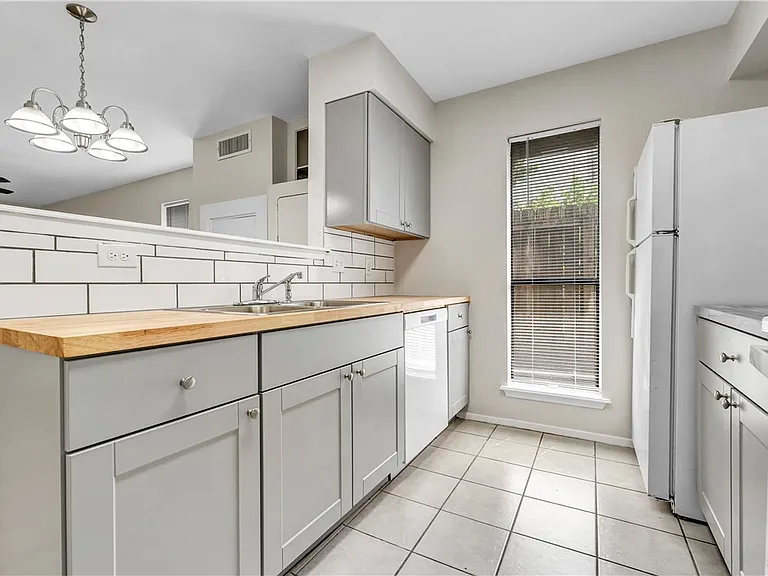 1520 Hawk Tree Dr #D — Photo 8