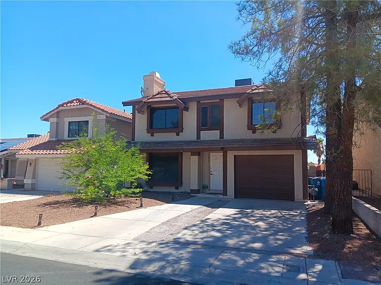 121 Logansberry Ln — Photo 1