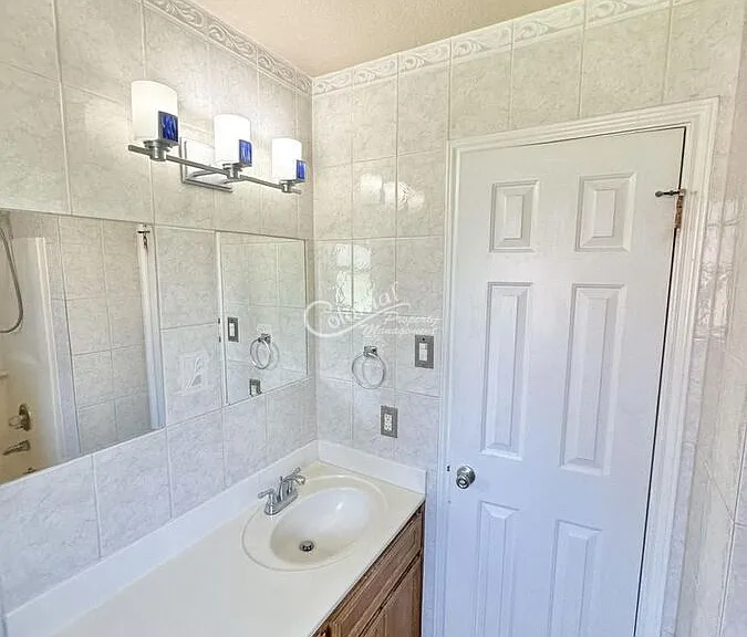 1100 Clairidge Ave — Photo 14