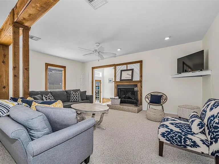 525 Bay St — Photo 4