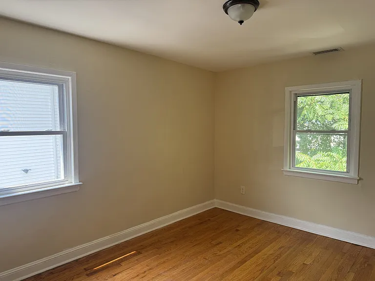 44 E 6th St #3 — Photo 5