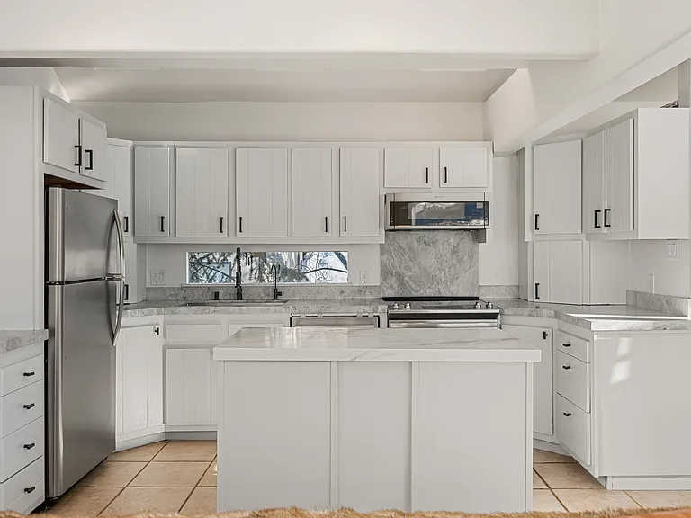 182 Bennett Pl — Photo 13