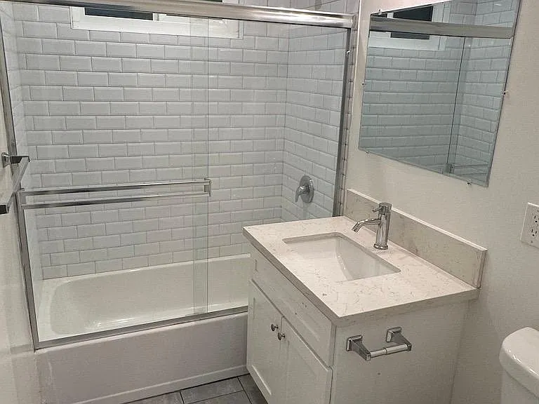 7555 De Longpre Ave #9 — Photo 7