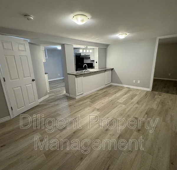 736 Stormont St #LOWER — Photo 13
