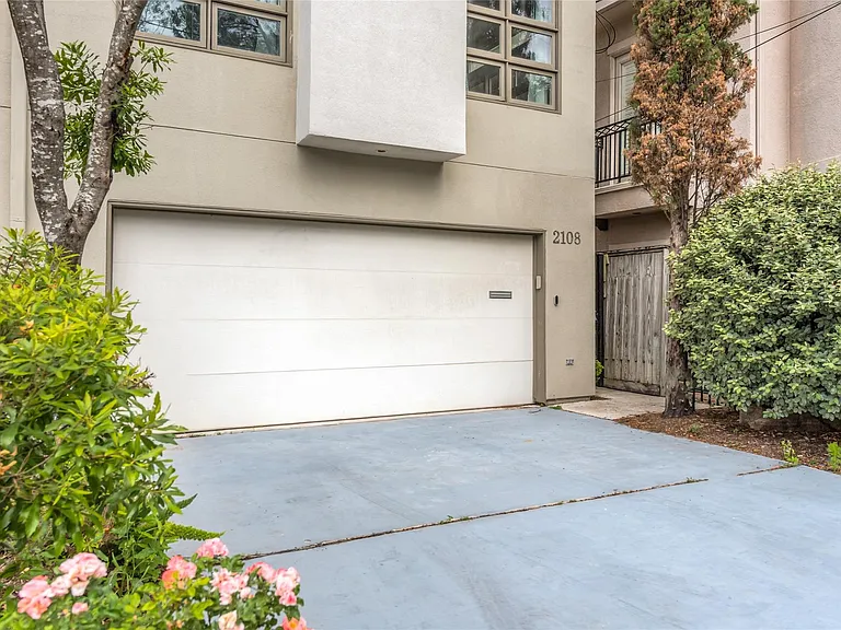 2108 Driscoll St — Photo 3