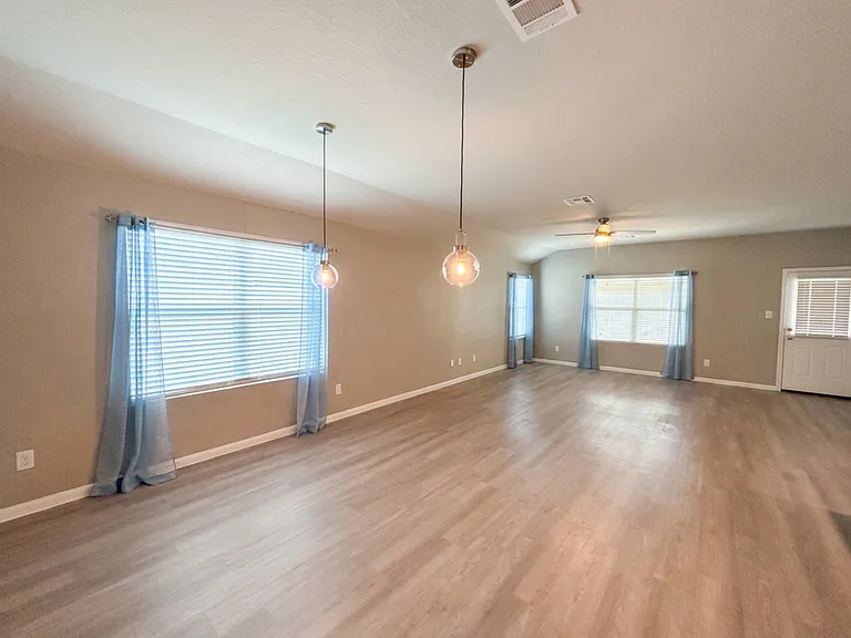9723 Morgans Mls — Photo 10