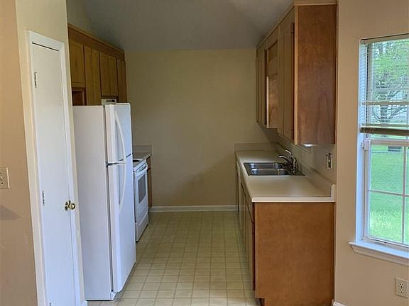 5th image of 125 River Oaks Dr NW