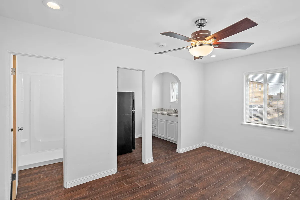 Building Photo - 605 E Williams St #2