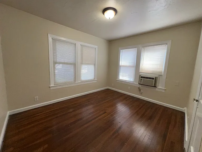 1552 Lombardy St — Photo 13