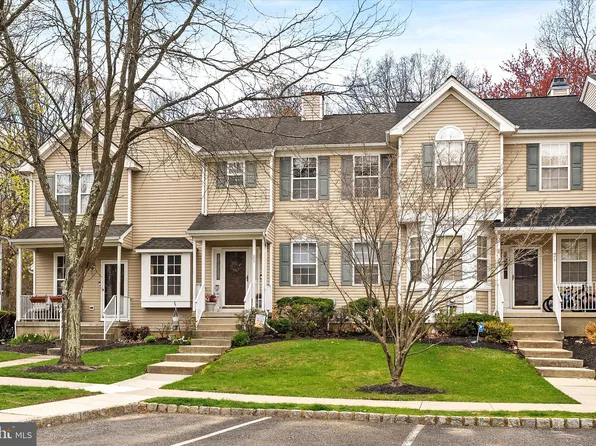 27 Faxon Dr, Robbinsville, NJ 08691