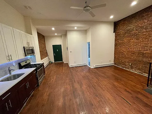 Rented by Skyhigh Realty NYC LLC | media 2