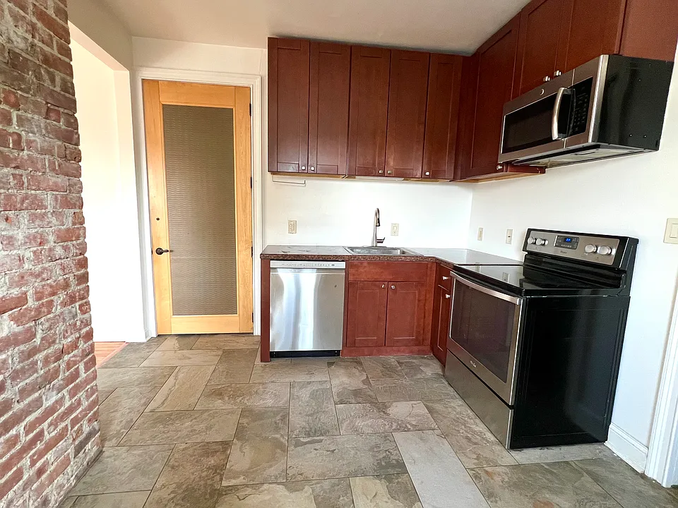 16 Clinton Pl #8