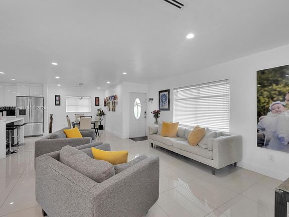 4th image of 3162 Village Green Dr