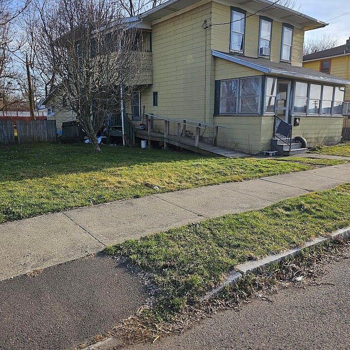 1st image of 704 E Clinton St