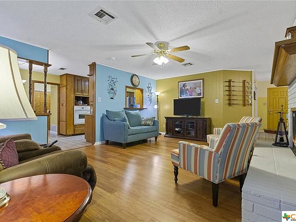 5th image of 521 Neches St
